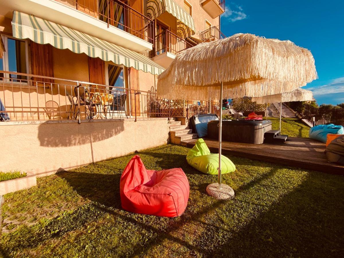 Appartamenti Iride Brenzone sul Garda Luaran gambar