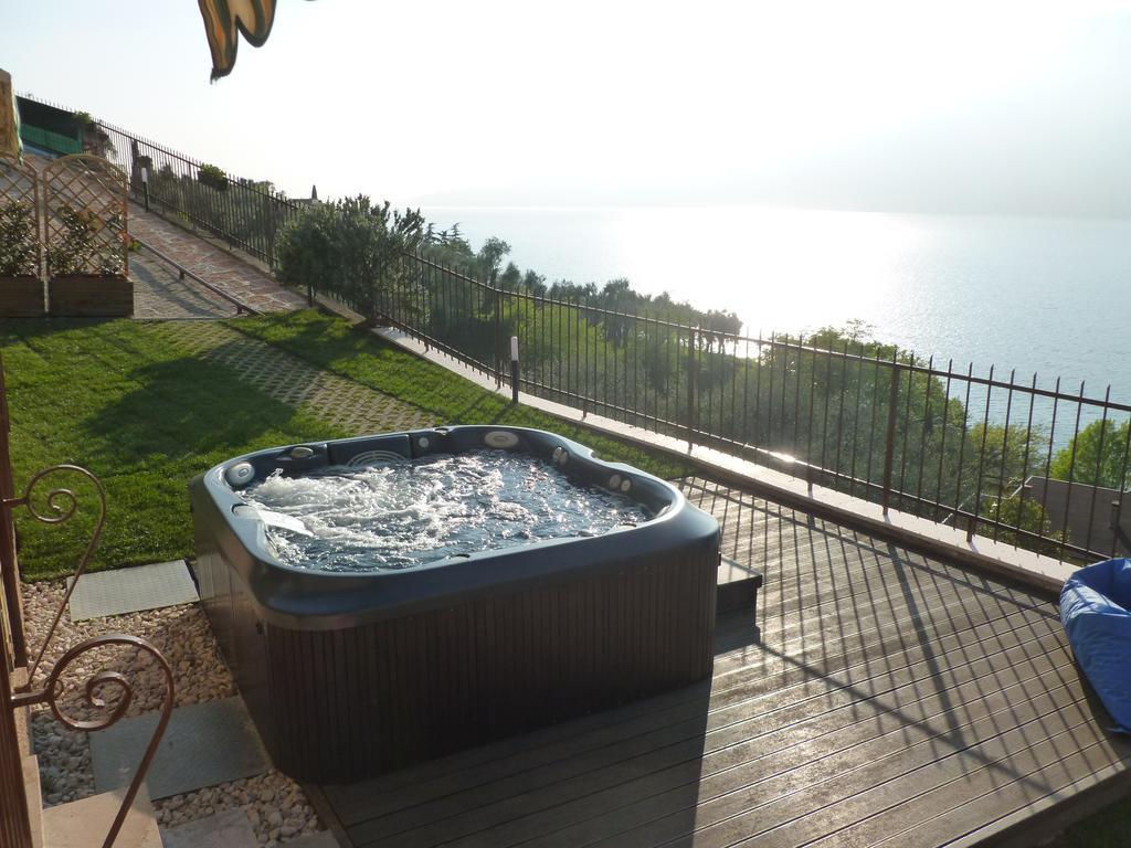 Appartamenti Iride Brenzone sul Garda Luaran gambar