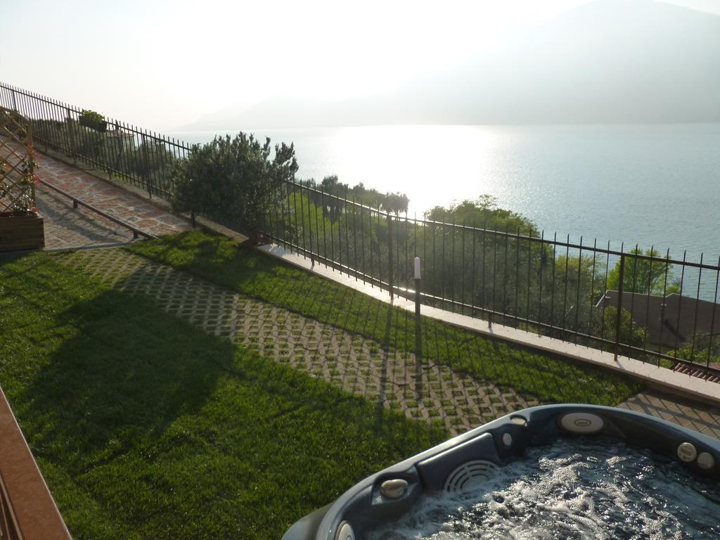 Appartamenti Iride Brenzone sul Garda Luaran gambar
